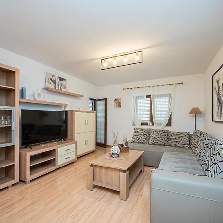 House With A Parking Space Novigrad - 23821